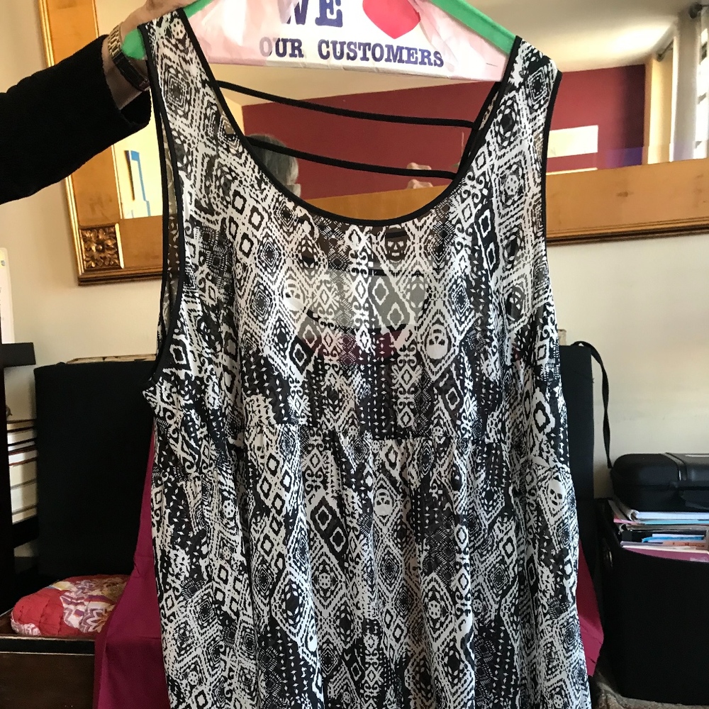 AZTEC PRINT SLEEVELESS TUNIC W BACK DETAIL 2X NWOT